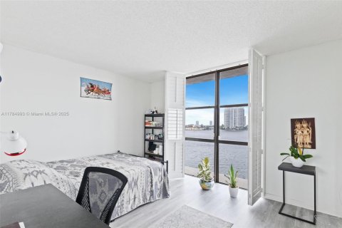 Condominio en venta en Sunny Isles Beach, Florida, 3 dormitorios, 145.86 m2 № 1706532 - foto 22