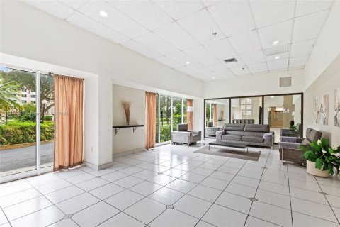 Condominio en venta en Sunny Isles Beach, Florida, 3 dormitorios, 145.86 m2 № 1706532 - foto 27