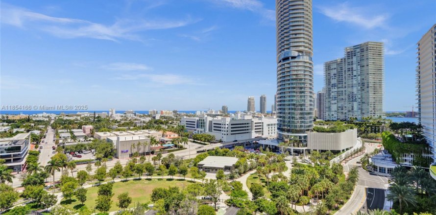 Кондоминиум с 3 спальнями в Майами-Бич, Флорида № 1962504