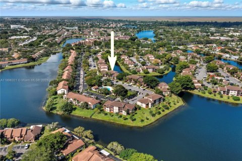 Condo in Sunrise, Florida, 3 bedrooms  № 1948842 - photo 18