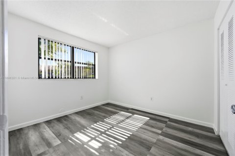 Condo in Sunrise, Florida, 3 bedrooms  № 1948842 - photo 11