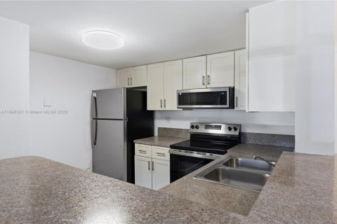 Condo in Sunrise, Florida, 3 bedrooms  № 1948842 - photo 6
