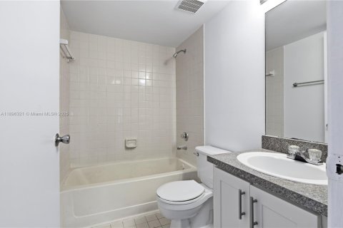 Condo in Sunrise, Florida, 3 bedrooms  № 1948842 - photo 8