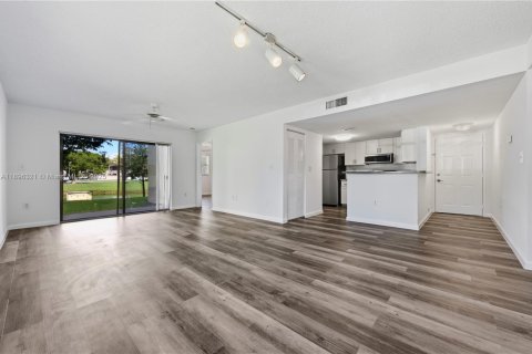 Condo in Sunrise, Florida, 3 bedrooms  № 1948842 - photo 2