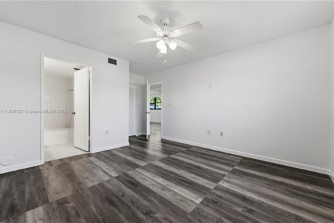 Condo in Sunrise, Florida, 3 bedrooms  № 1948842 - photo 10