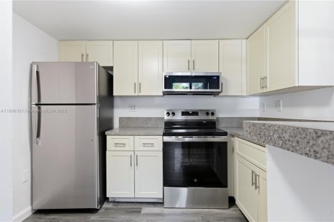 Condo in Sunrise, Florida, 3 bedrooms  № 1948842 - photo 5