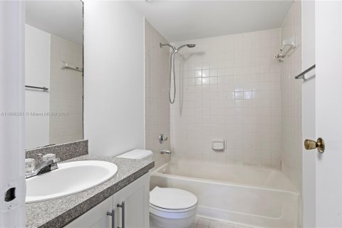 Condo in Sunrise, Florida, 3 bedrooms  № 1948842 - photo 14