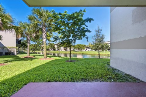 Condo in Sunrise, Florida, 3 bedrooms  № 1948842 - photo 15