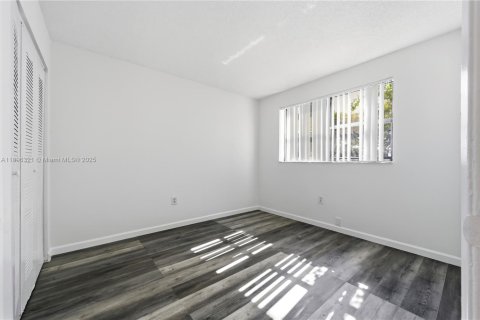 Condo in Sunrise, Florida, 3 bedrooms  № 1948842 - photo 12