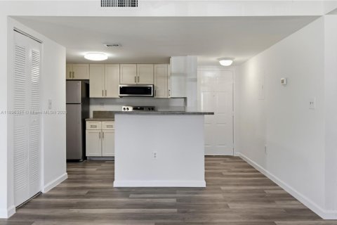 Condo in Sunrise, Florida, 3 bedrooms  № 1948842 - photo 7