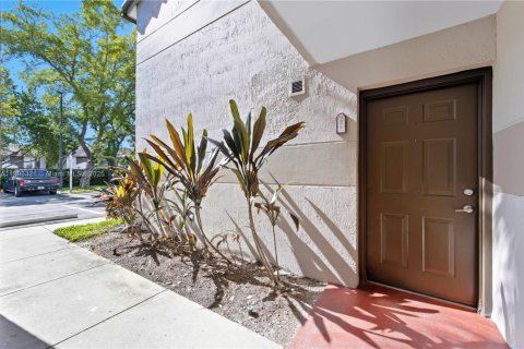 Condo in Sunrise, Florida, 3 bedrooms  № 1948842 - photo 17