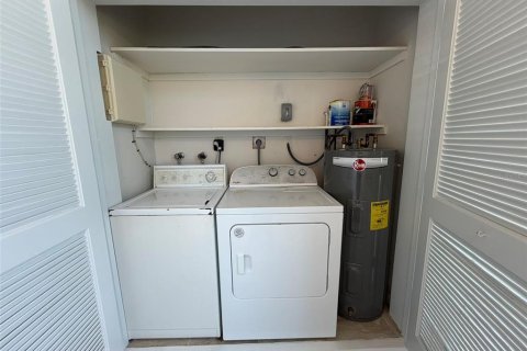 Condo in Sarasota, Florida, 2 bedrooms  № 2150999 - photo 15