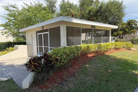 Condo in Sarasota, Florida, 2 bedrooms  № 2150999 - photo 24