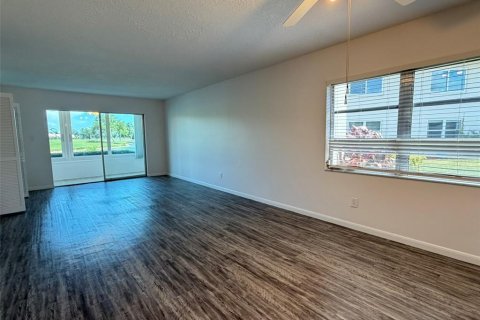 Condo in Sarasota, Florida, 2 bedrooms  № 2150999 - photo 3