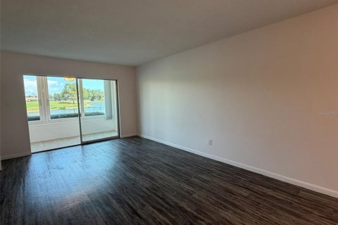 Condo in Sarasota, Florida, 2 bedrooms  № 2150999 - photo 6