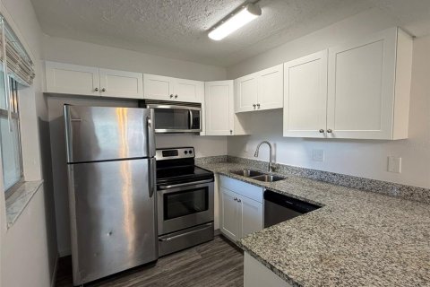 Condo in Sarasota, Florida, 2 bedrooms  № 2150999 - photo 2