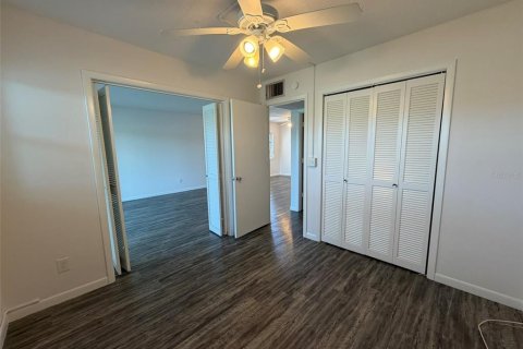 Condo in Sarasota, Florida, 2 bedrooms  № 2150999 - photo 9