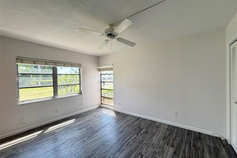 Condo in Sarasota, Florida, 2 bedrooms  № 2150999 - photo 11