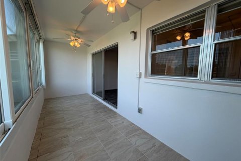 Condo in Sarasota, Florida, 2 bedrooms  № 2150999 - photo 17