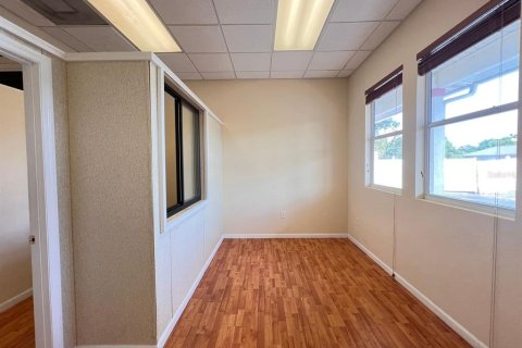 Immobilier commercial à louer à Mount Dora, Floride: 260.13 m2 № 2148048 - photo 10