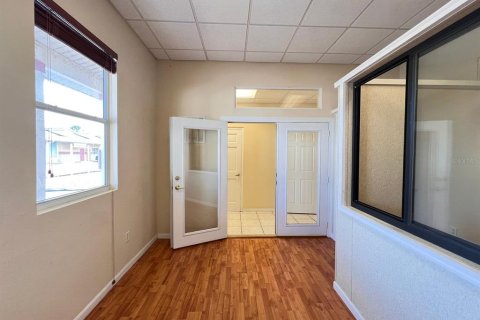 Immobilier commercial à louer à Mount Dora, Floride: 260.13 m2 № 2148048 - photo 7