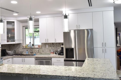 Casa en venta en Hollywood, Florida, 3 dormitorios, 131.55 m2 № 2026804 - foto 2