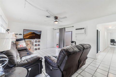 Villa ou maison à vendre à Miramar, Floride: 3 chambres, 123.37 m2 № 2411974 - photo 4