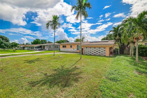 Villa ou maison à vendre à Miramar, Floride: 3 chambres, 123.37 m2 № 2411974 - photo 2