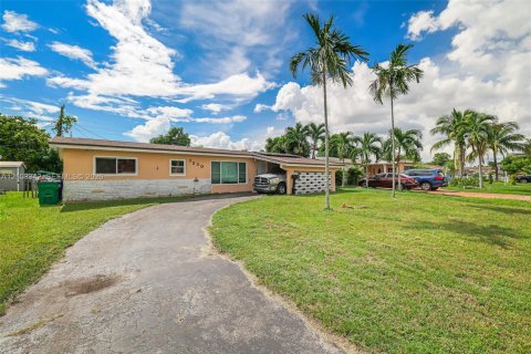 Villa ou maison à vendre à Miramar, Floride: 3 chambres, 123.37 m2 № 2411974 - photo 3
