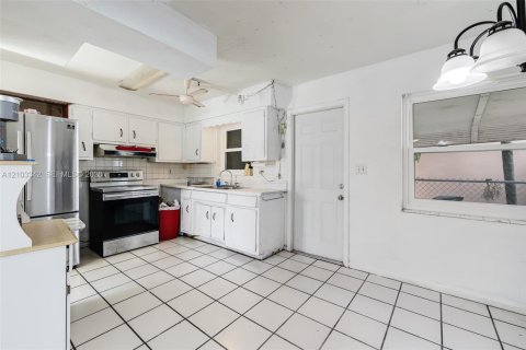 Villa ou maison à vendre à Miramar, Floride: 3 chambres, 123.37 m2 № 2411974 - photo 9