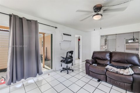 Villa ou maison à vendre à Miramar, Floride: 3 chambres, 123.37 m2 № 2411974 - photo 7