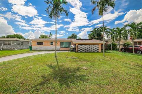 Villa ou maison à Miramar, Floride 3 chambres, 123.37 m2 № 2411974