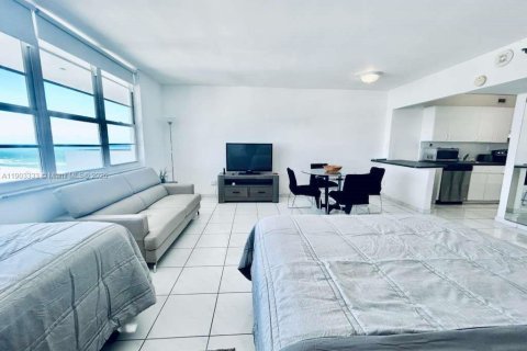 Condominio en alquiler en Miami Beach, Florida, 51.1 m2 № 1955660 - foto 3
