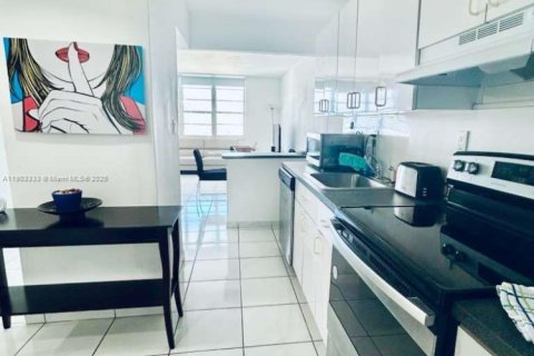 Condominio en alquiler en Miami Beach, Florida, 51.1 m2 № 1955660 - foto 6