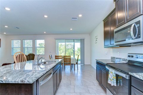 House in Wesley Chapel, Florida 4 bedrooms, 256.04 sq.m. № 1720456 - photo 17