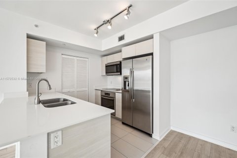 Condo in Miami, Florida, 2 bedrooms  № 1729610 - photo 7