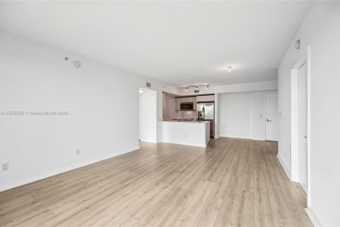Condo in Miami, Florida, 2 bedrooms  № 1729610 - photo 5