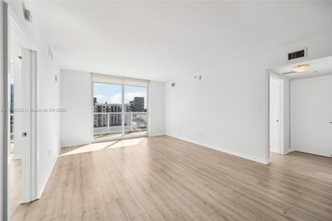 Condo in Miami, Florida, 2 bedrooms  № 1729610 - photo 1