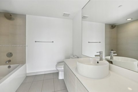Condo in Miami, Florida, 2 bedrooms  № 1729610 - photo 18