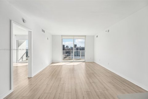 Condo in Miami, Florida, 2 bedrooms  № 1729610 - photo 2