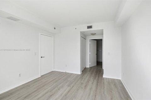 Condo in Miami, Florida, 2 bedrooms  № 1729610 - photo 17