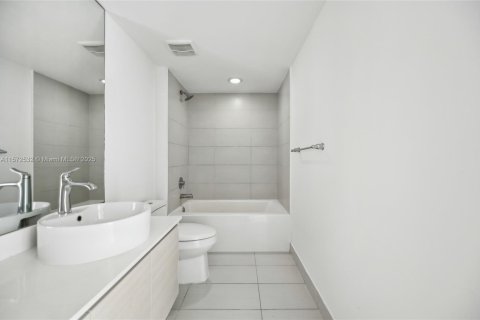 Condo in Miami, Florida, 2 bedrooms  № 1729610 - photo 12