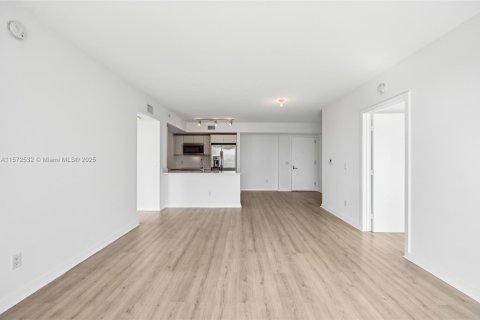 Condo in Miami, Florida, 2 bedrooms  № 1729610 - photo 4