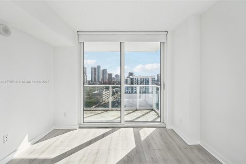Condo in Miami, Florida, 2 bedrooms  № 1729610 - photo 15