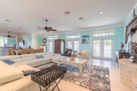 Villa ou maison à vendre à New Smyrna Beach, Floride: 5 chambres, 432.18 m2 № 1786042 - photo 18