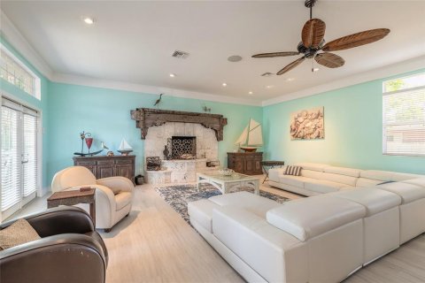 Villa ou maison à vendre à New Smyrna Beach, Floride: 5 chambres, 432.18 m2 № 1786042 - photo 2