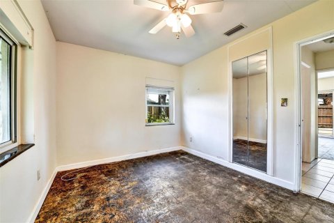 House in Gulfport, Florida 3 bedrooms, 126.53 sq.m. № 1807466 - photo 19