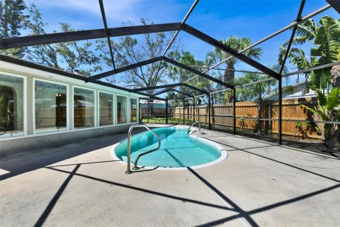 House in Gulfport, Florida 3 bedrooms, 126.53 sq.m. № 1807466 - photo 21