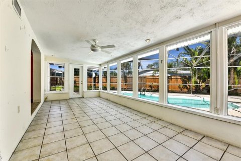 House in Gulfport, Florida 3 bedrooms, 126.53 sq.m. № 1807466 - photo 15