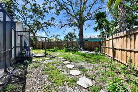 House in Gulfport, Florida 3 bedrooms, 126.53 sq.m. № 1807466 - photo 24